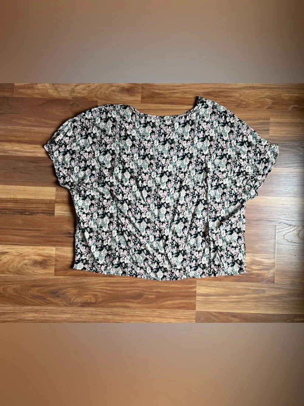 Natural Life Floral Boho V-Neck Blouse – Flowy Short Sleeve Top (S) - Picture 4 of 4